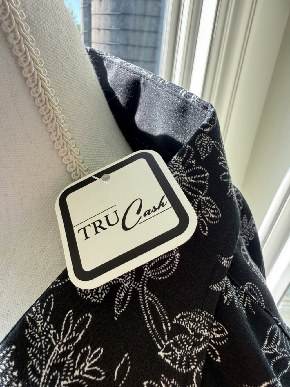 Boutique Black Floral Button-Up Shirt - Picture 3 of 4